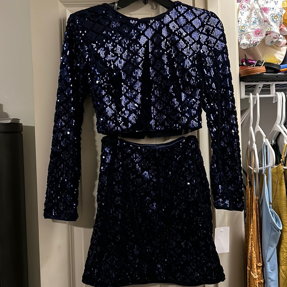 2 piece sequined long sleeved cropped top and bottom